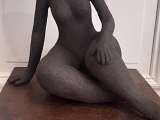 Femme en grès noir