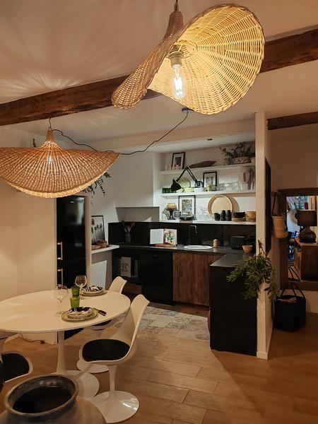 Wohnzimmer, Küche, dekoriert im Kokoonstil
