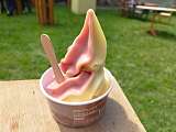 Glace à l'italienne  double parfum fraise, vanille