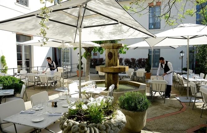 Terrasse des Restaurants Le Petit Henri in L