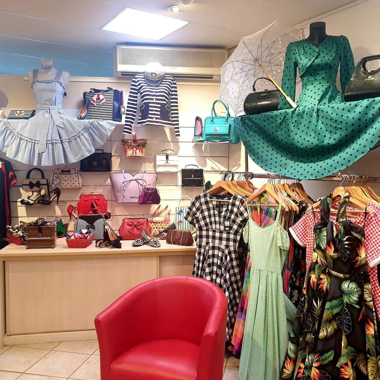 Kleidung und Accessoires für Inneneinrichtungsshops