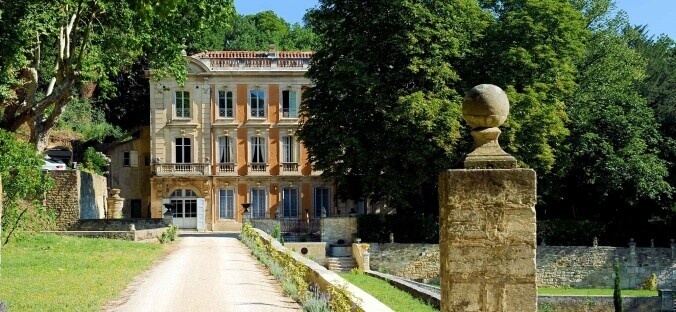 Château de Fontségugne im Châteauneuf de Gadagne