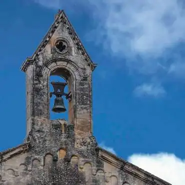 Klöster, Kirchen und Synagogen